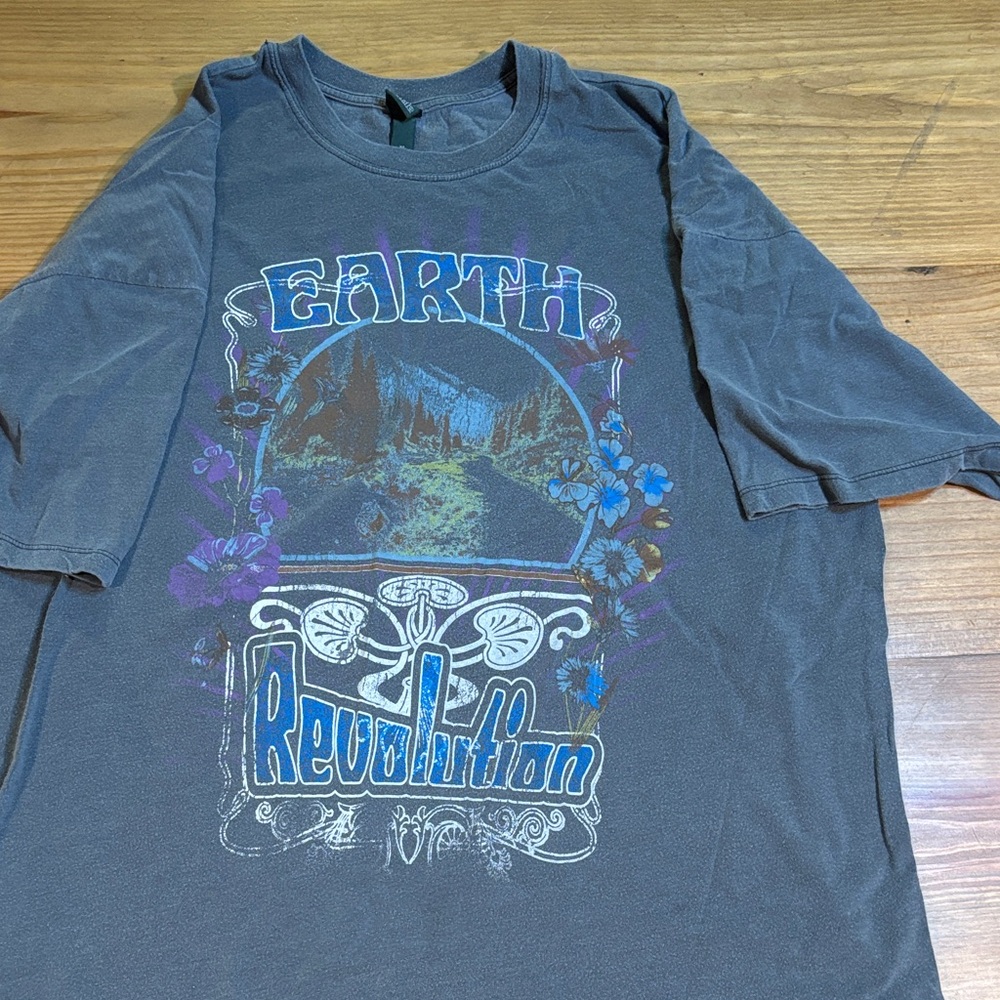 Wild Fable Heather Gray T-Shirt
Oversized